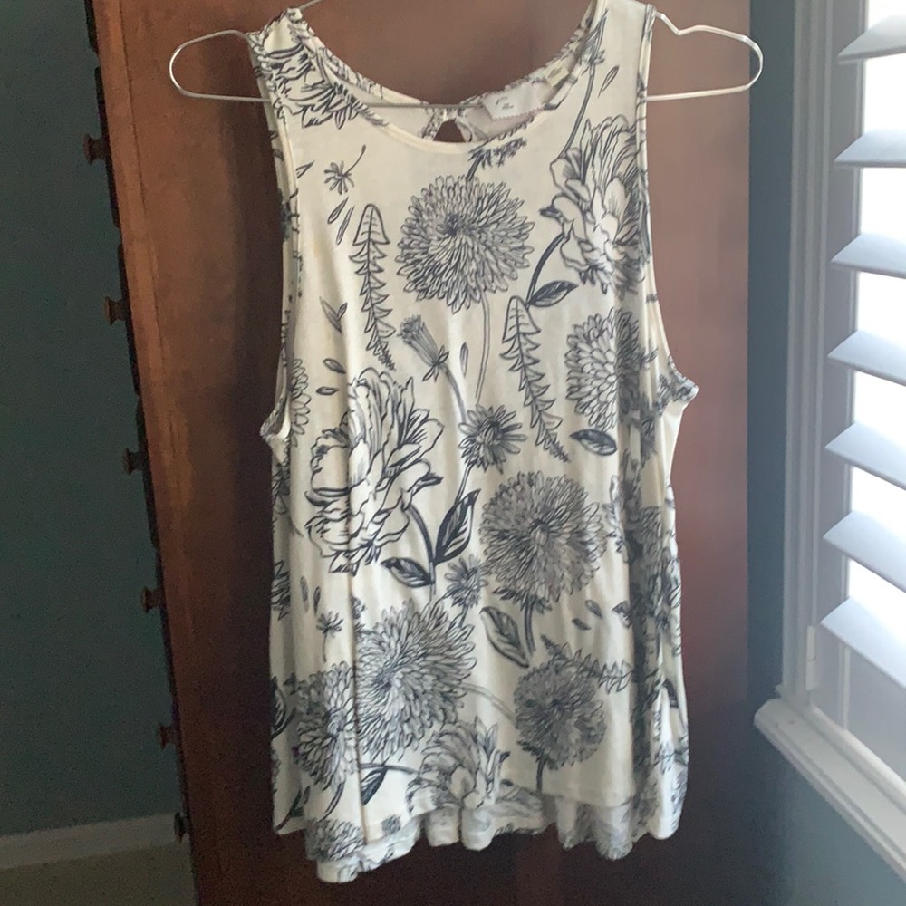 Cream/ block tank. Size medium